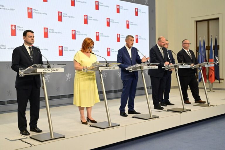 Pavel je akreditován na summit NATO, českou misi povede Babiš