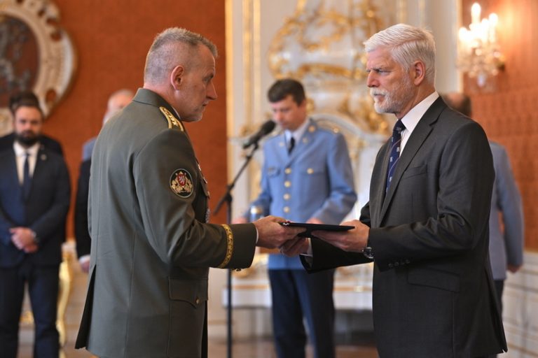 Pavel jmenoval novým náčelníkem generálního štábu Hlaváče