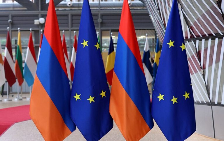 Jerevan obrací kurz: Arménská armáda se loučí s ruskými standardy a hledí na Brusel