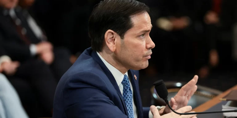 Rubio v Kongresu: Rusko vojensky nedosáhne toho, co požaduje u vyjednávacího stolu. Invaze byla chyba