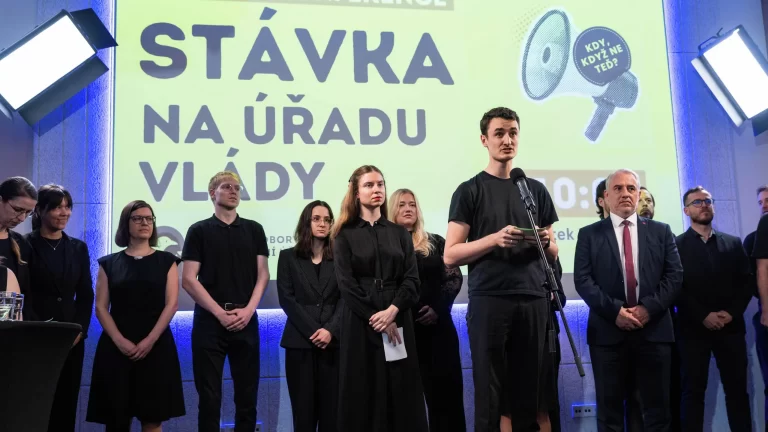 Kdo je na Úřadu vlády důležitý a kdo ne? Babišovi lidé se spolehli i na umělou inteligenci