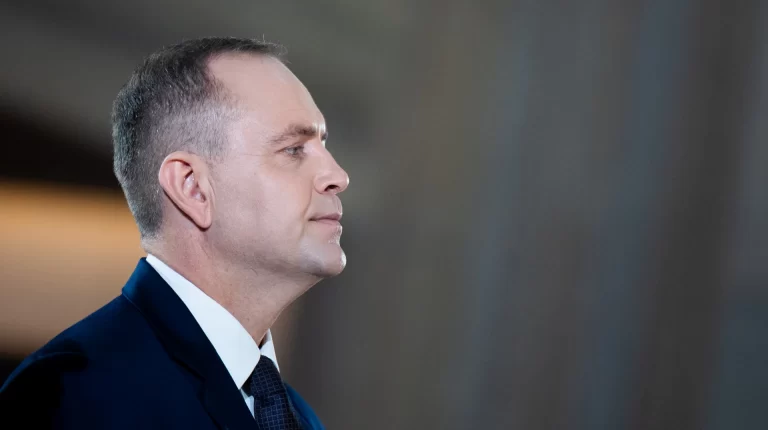 Řád, který nedokázal potrestat ani Kateřinu Velikou, ani Mussoliniho. Proč Varšava sahá po symbolech místo po politice