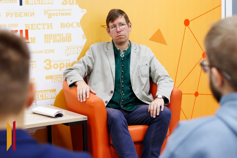 Patrick Poppel: Jak jeden Vídeňan systematicky legitimizuje ruskou agresi