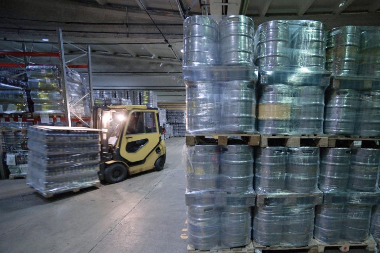 Kybernetický útok na české pivo: Rusko rozšiřuje frontu hybridní války proti Česku