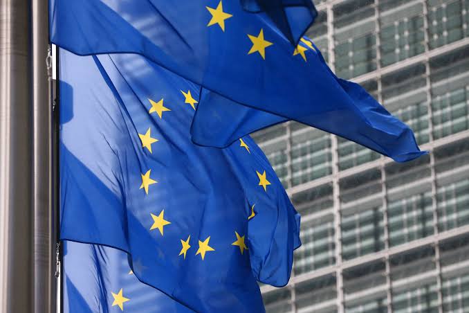 Evropské sankce na papíře, díry v praxi: Brusel dává Madridu, Paříži a Vídni ultimátum