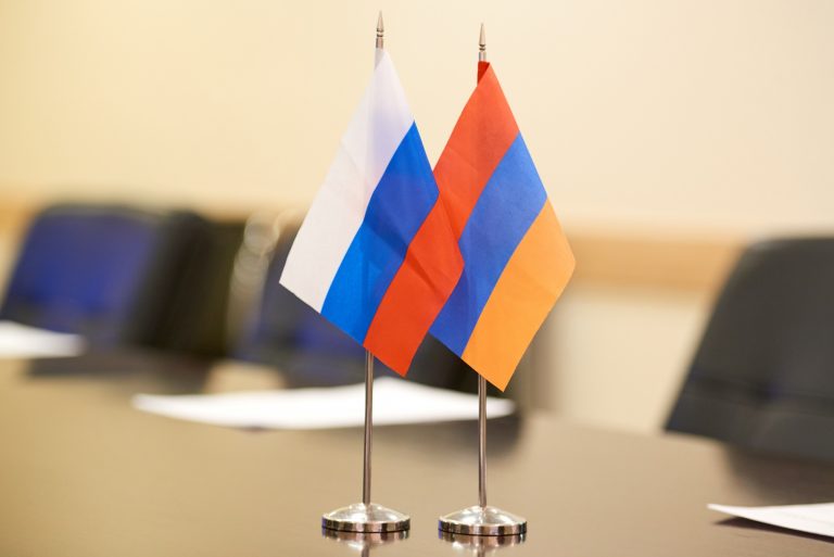 Arménie hledá nové spojence. Jak malá země uniká z moskevské pasti