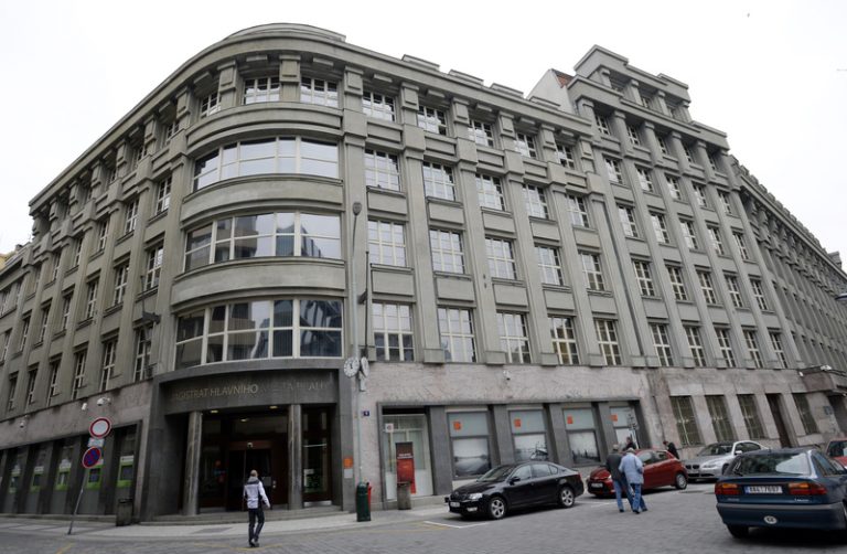 Praha při vedrech otevřela veřejnosti klimatizované prostory ve Škodově paláci