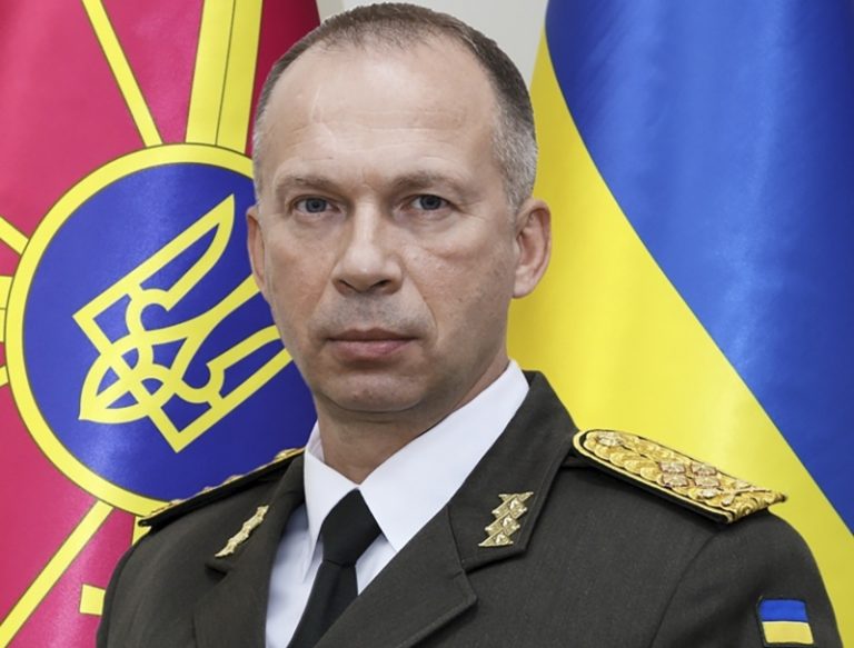 Syrskyj: Předávám armádu, která se jen nebrání, ale postupuje