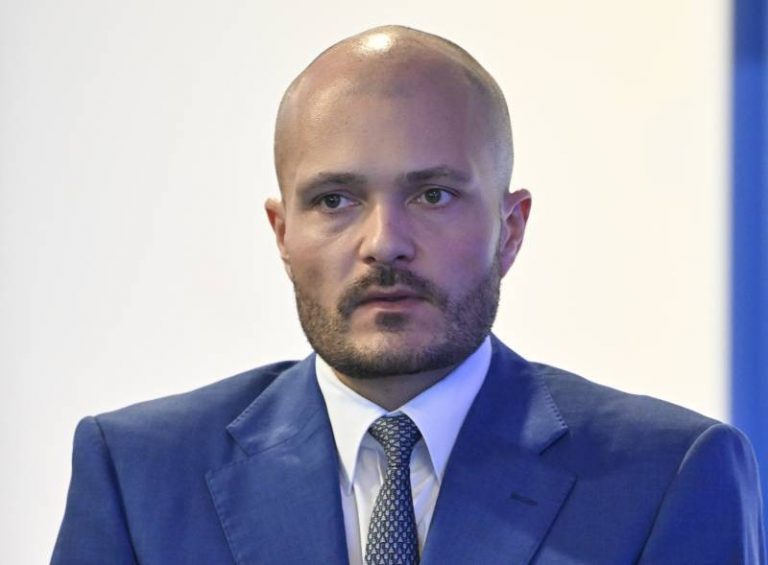 Strnad koupil 14 procent v italském výrobci pneumatik Pirelli