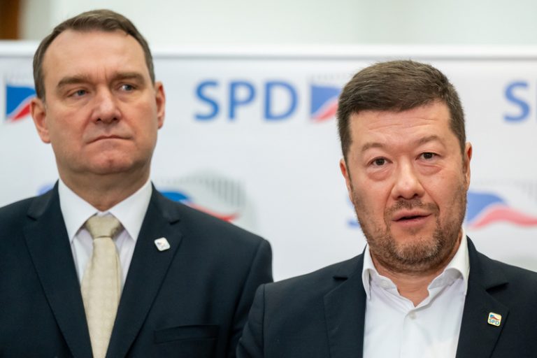 SPD není ve zprávě o extremismu, dva autoři zprávy z vnitra odcházejí