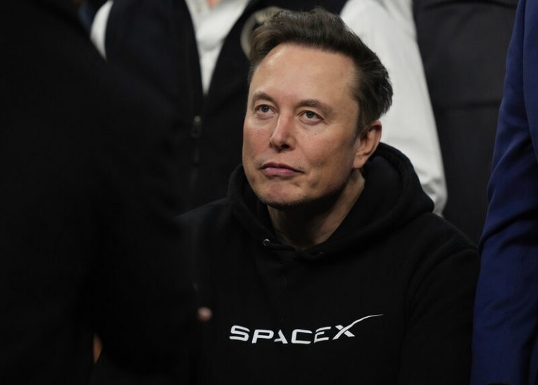 Musk podle Axiosu významně podpoří volební kampaň republikánů