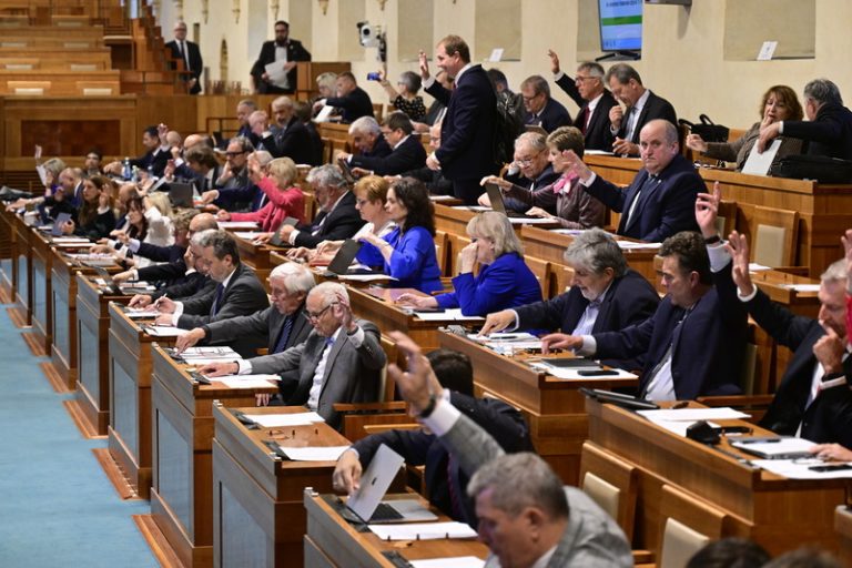 Změnu financování ČT, kterou plánuje vláda, označil Senát za nežádoucí
