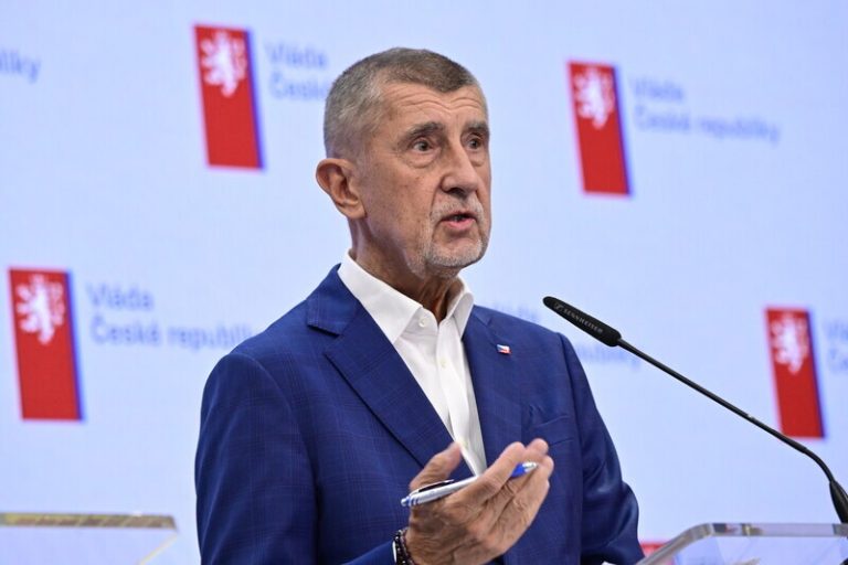Babiš: Údajně dostaneme na summitu NATO sodu, že neplníme