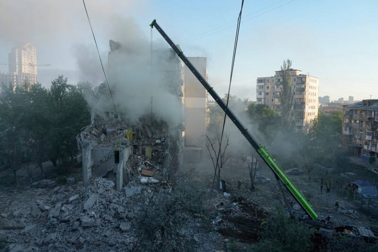 Ukrajinské a ruské úřady informují o mrtvých a raněných po vzájemných útocích