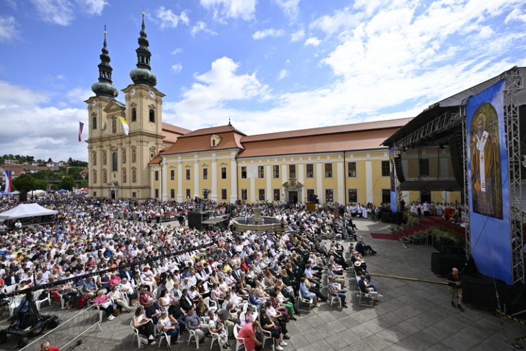 Biskup: Společnost čelí krizi hodnot i smyslu, svobodu je třeba bránit