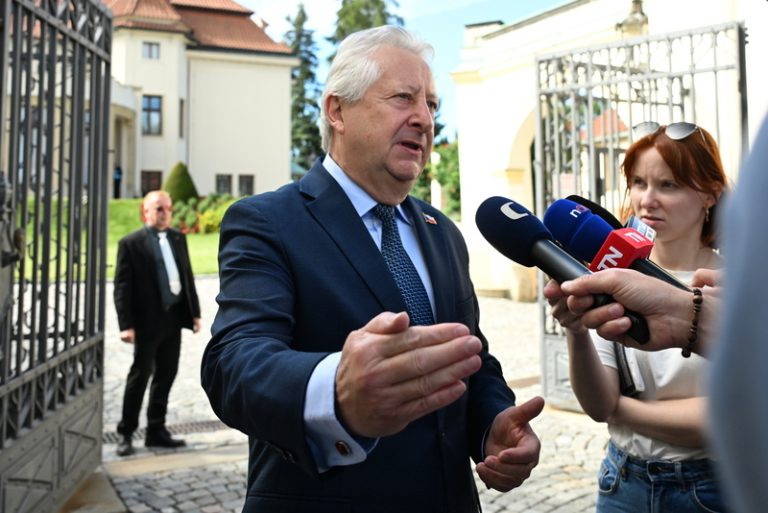 Zůna: O převodu peněz na zbraně pro Ukrajinu jsem nevěděl, částka je symbolická