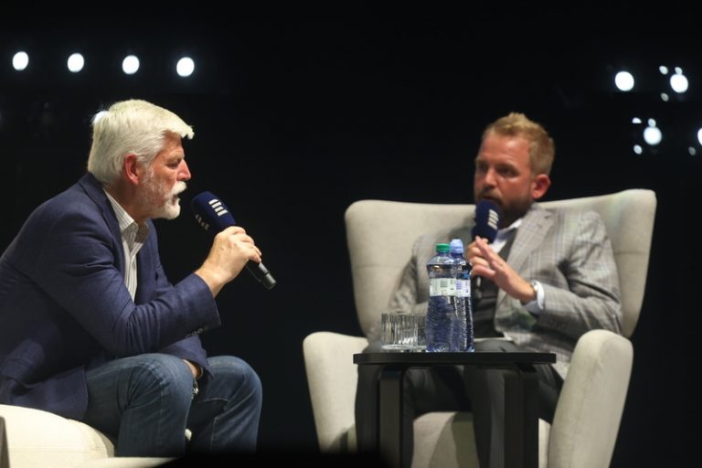 Rozhodnutí, zda bude kandidovat na prezidenta, oznámí Pavel příští rok