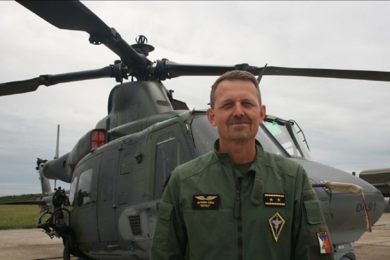 Velitelství pro operace dnes symbolicky změní velení, nad Prahou proletí gripeny
