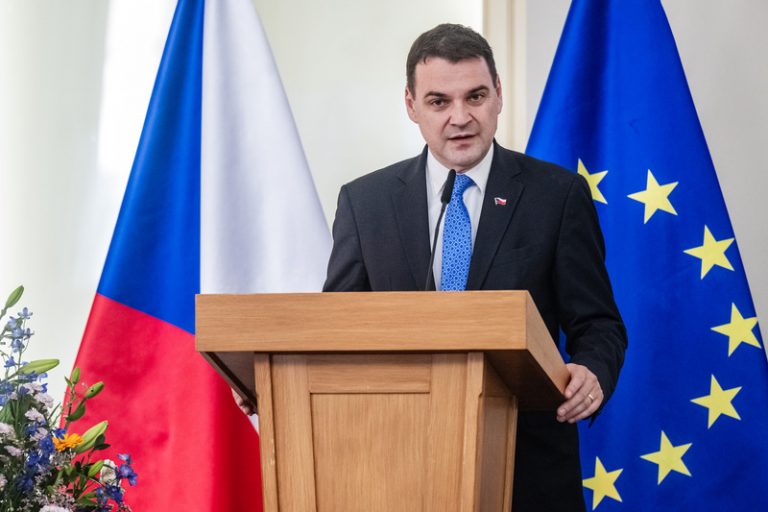 Kauzu Čecha zadrženého v Číně budou řešit MZV a spravedlnost
