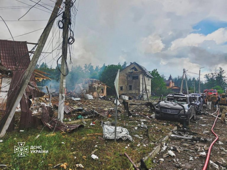 Mrtví po útocích na Kyjevskou oblast a Slovjansk, Ukrajina zasáhla cíle v Rusku