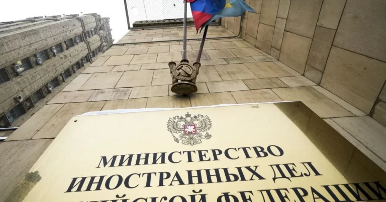 Ruská dezinformace o Africe: proč se Kreml pokouší zatáhnout Francii a Ukrajinu do smyšleného „teroristického spiknutí“