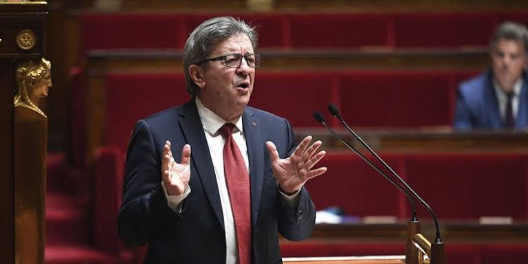 Mélenchon hraje do karet Kremlu: výzvy k odchodu Francie z NATO znepokojují Evropu