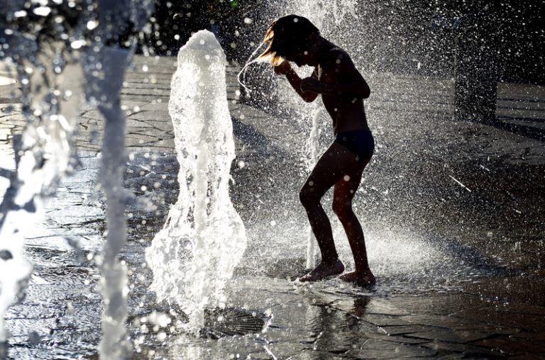 V Česku budou o víkendu tropy, meteorologové varují před přehřátím