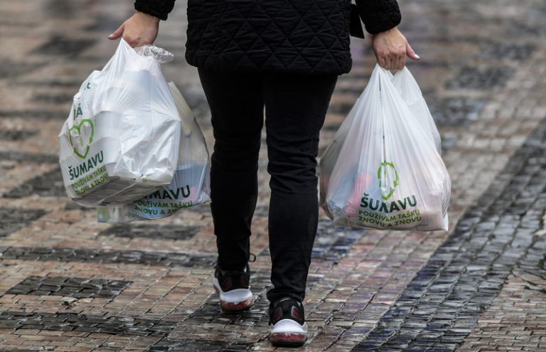 Maloobchodní tržby v Česku v červnu zpomalily meziroční růst na 3,6 procenta