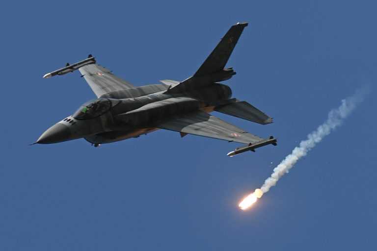 Stíhačky NATO sestřelily dron nad Lotyšskem, uvedla Riga