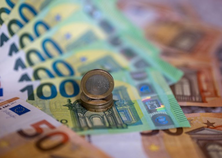 EK získala dalších 1,4 miliardy eur z výnosů ze zmrazených ruských aktiv