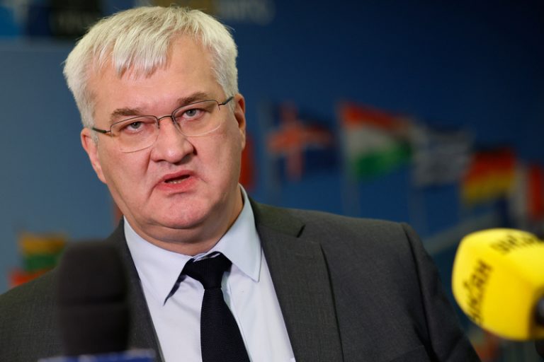 Chmara schválen ministrem obrany, Sybiha dál povede diplomacii Ukrajiny