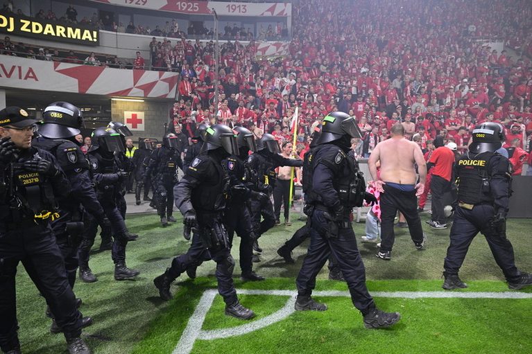 Do bezpečnostních opatření kvůli nedělnímu derby se zapojí stovky policistů