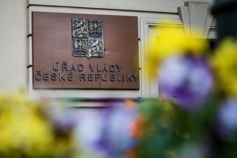 Úřad vlády reviduje statuty vládních rad, změny se mají týkat i jmenování členů