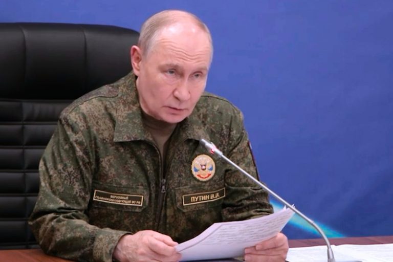 Putin po zpomalení ruského postupu na Ukrajině podnikl změny ve velení vojsk