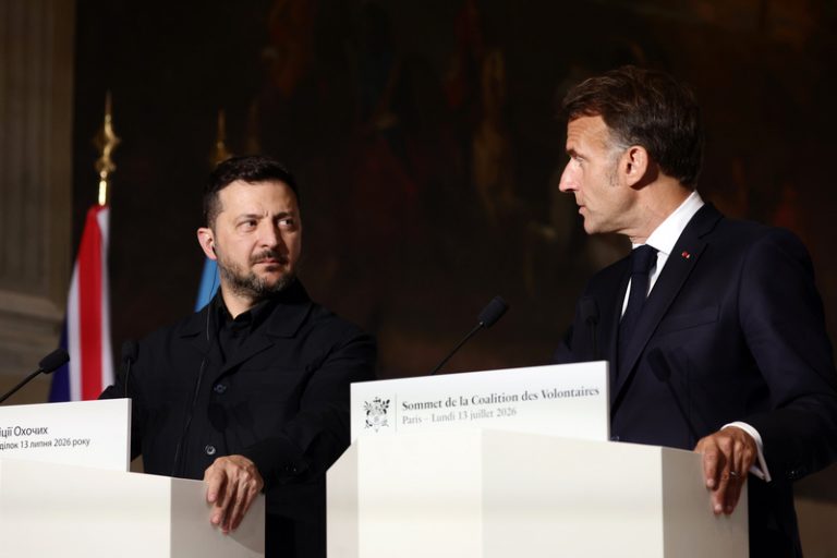 Macron slíbil Zelenskému střely do protivzdušných systémů