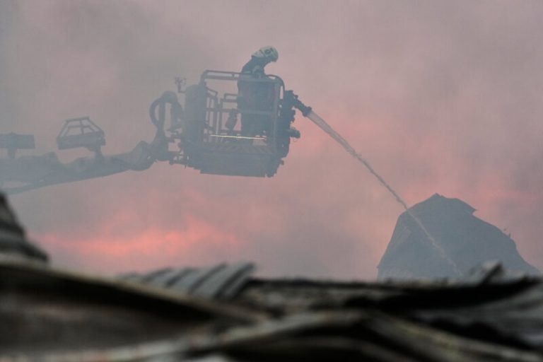 Ukrajina a Rusko pokračují ve vzájemných útocích
