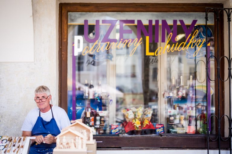 Festivalovou Telč řezbář Lubomír Janoušek už 40 let nevynechává
