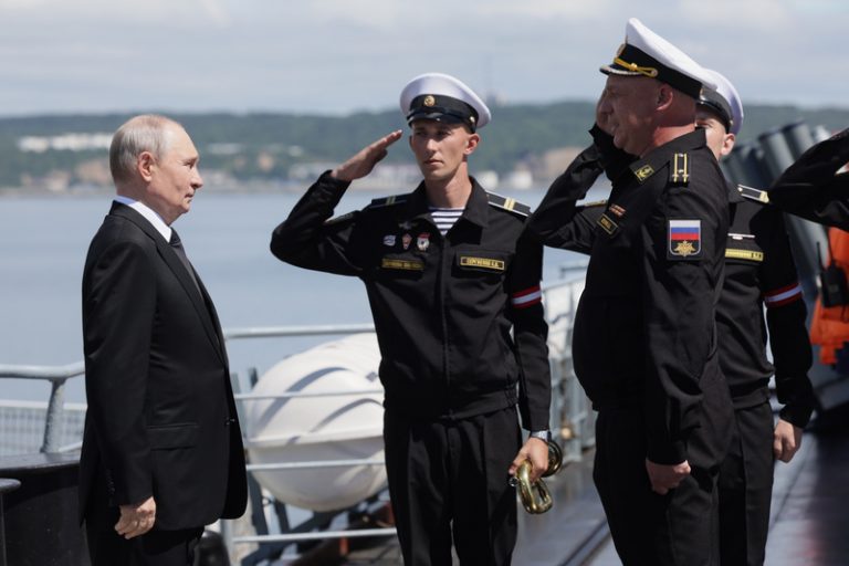 NATO proniká do Tichomoří a vytváří napětí v Arktidě, řekl Putin