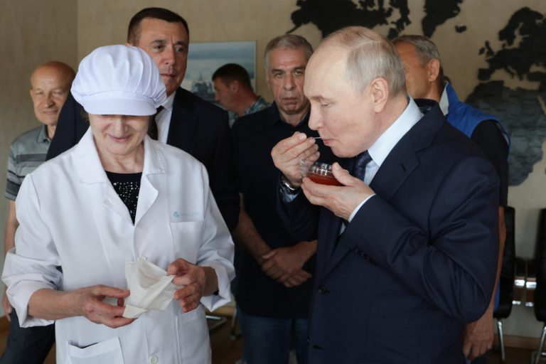 Putin poprvé navštívil sporné Kurilské ostrovy, Japonsko protestuje