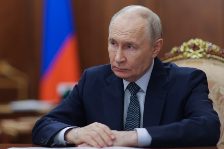 Ukrajinské útoky způsobují škody, ty ale nejsou kritické, prohlásil Putin