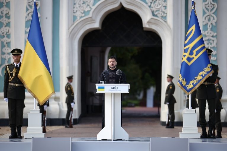 Zelenskyj: Ukrajina chce mír, Rusku ale požadované území nenechá