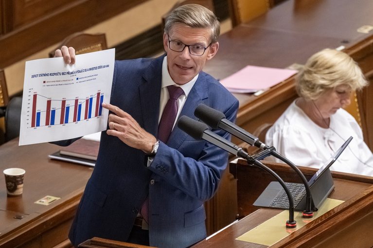 Sněmovna ani po šesti hodinách nerozhodla o programu schůze