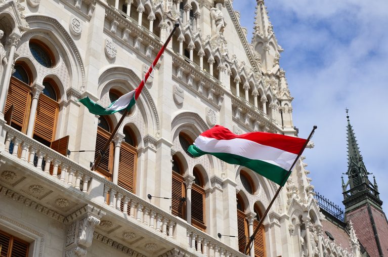 Budapešť v kremelské symfonii: Jak Magyar Nemzet servíruje Moskvě příběh o „rozpadající se“ ukrajinské státnosti