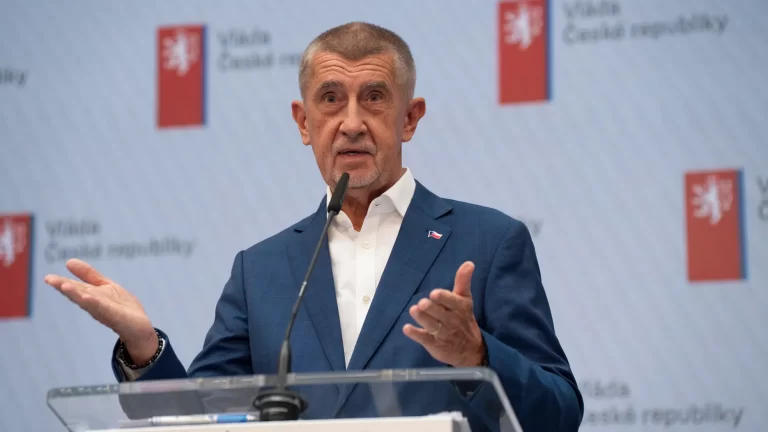 Falešný Babiš v článcích, co nikdy nevyšly. Podvod na statisíce Čechů bobtná