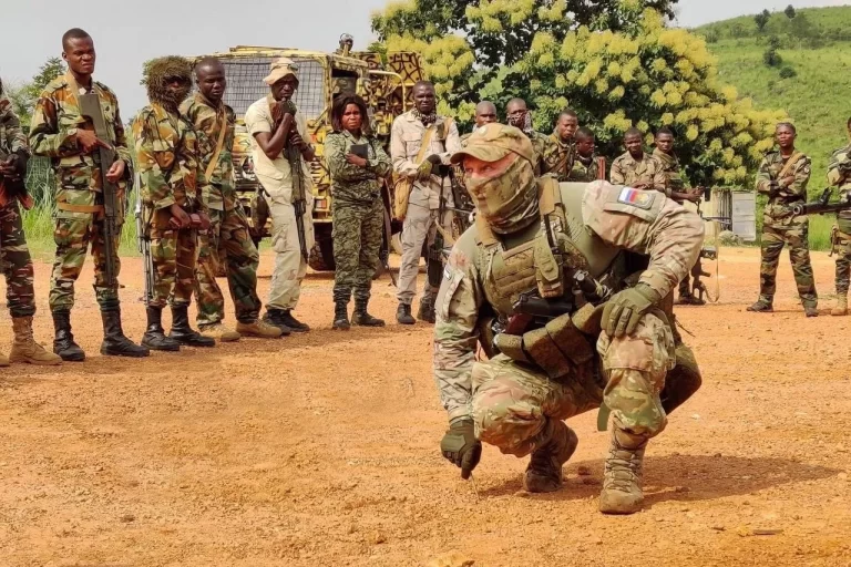Ruský „Africký sbor“ jako nástroj válečných zločinů a neokoloniální expanze v Mali