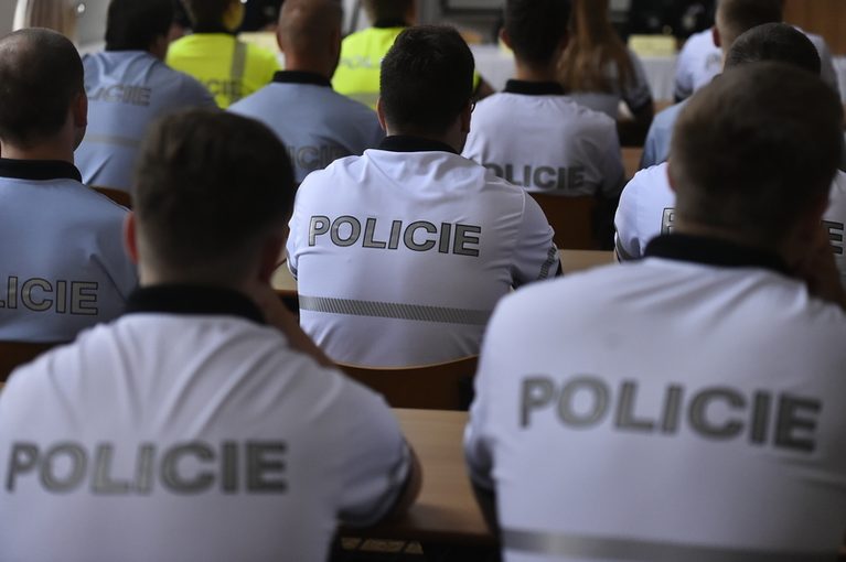 Metnar: Platy v bezpečnostních sborech vzrostou za tři roky až o 8700 korun