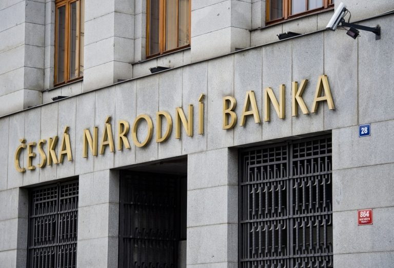 ČNB na čtvrtečním jednání úrokové sazby nezmění, odhadují analytici