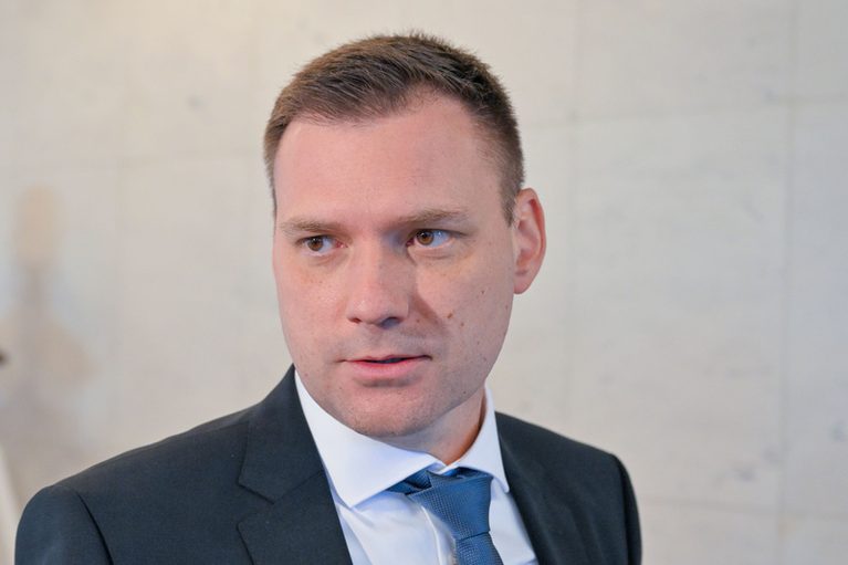 Fico navrhl odvolat ministra životního prostředí, jak žádala vládní strana SNS