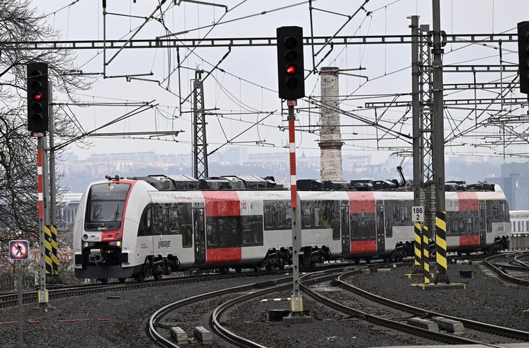 Vedení Prahy schválilo smlouvu s Českými drahami za 165,17 miliardy korun