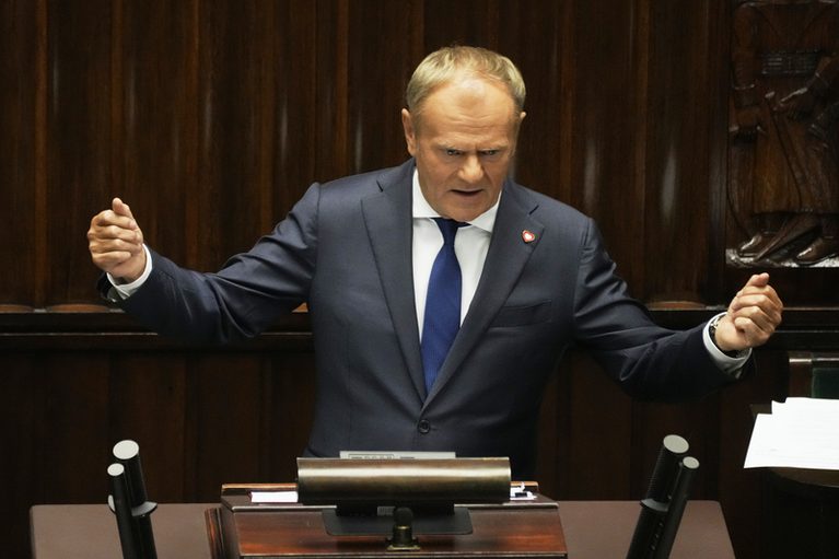 Rusko podle tajných služeb chystá útoky v zemích podporujících Kyjev, řekl Tusk